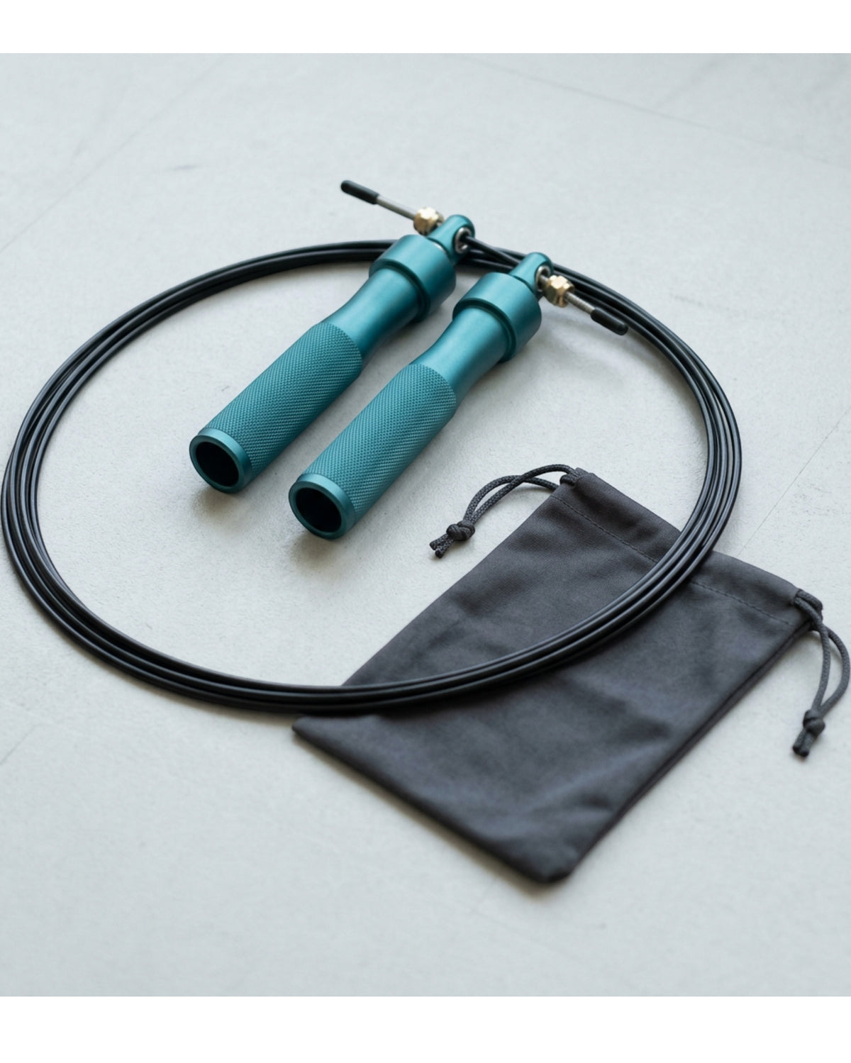 Kempo Dual Bearing Steel Cable Speed Jump Rope 3 m Teal - Lifestyle view